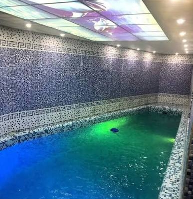 استخر آبگرم چگونه خستگی سفر را از بین می‌برد؟